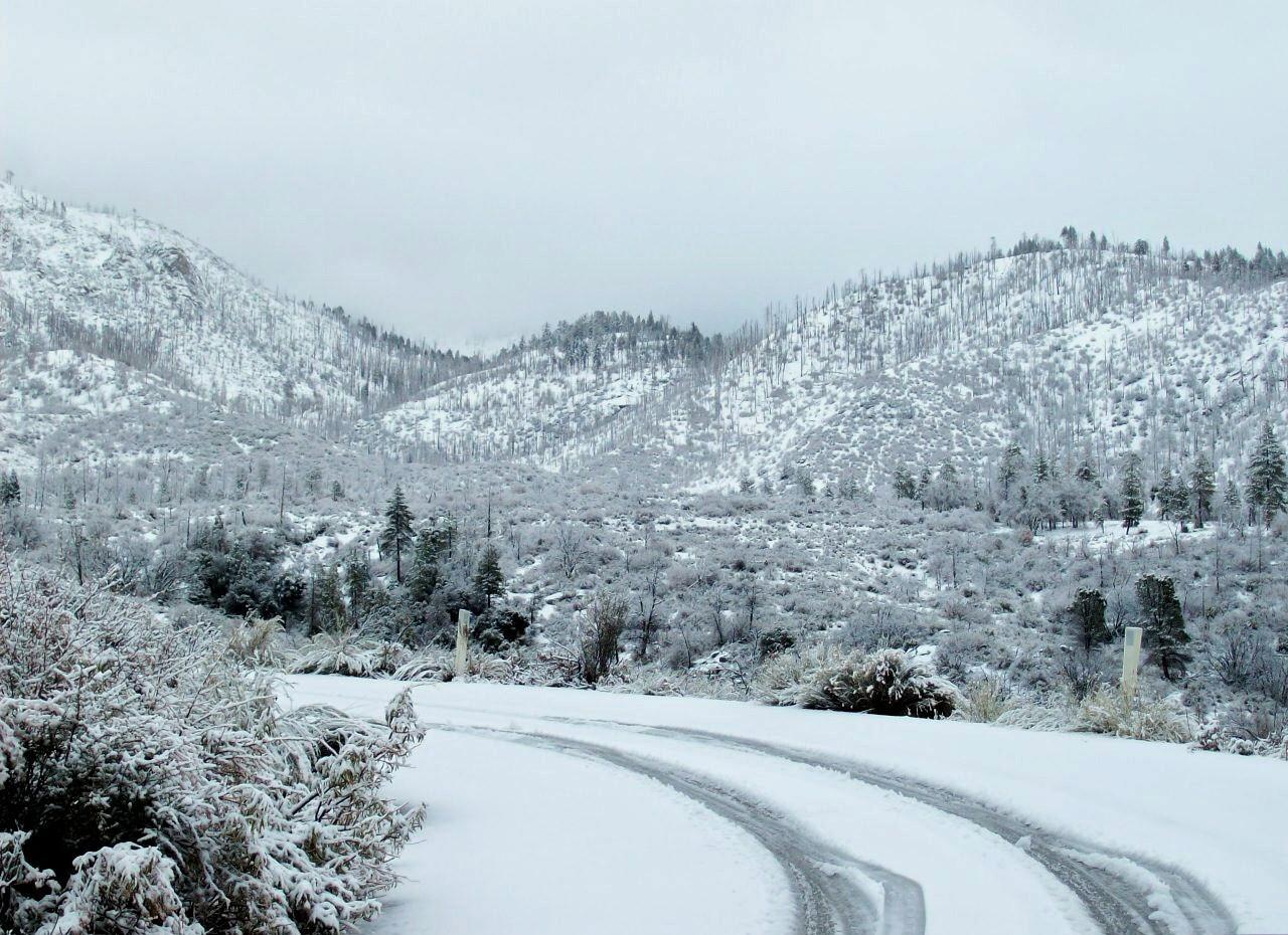 Snow_on_the_mountains_of_Southern_California